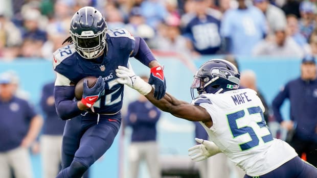 Tennessee Titans running back Derrick Henry (22) evades Seattle Seahawks linebacker Boye Mafe (53) during the fourth quarter at Nissan Stadium on Sunday.